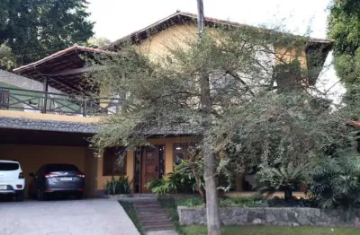Casa de 4 quartos, 2 suítes, no melhor condomínio da região oceânica,  ampla, área de lazer.