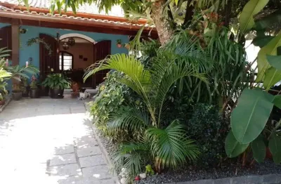 Casa linear no cafubá, ampla, lindo quintal com árvores frutíferas, 3 quartos, terreno com 504 m².
