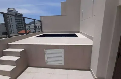 Cobertura duplex de 4 quartos, 3 suítes, na quadra da praia. piscina e churrasqueira. 3 vagas.