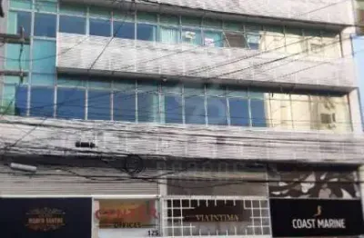 Sala comercial na rua da conceição, próximo à prefeitura, vazia, pronta para trabalhar.