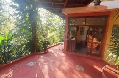 Casa duplex de 4 quartos, em condominio com muito verde, terreno com mais de 1000m².