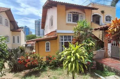 Casa térrea, tipo apartamento, de 4 quartos, 1 suíte, ampla, vista livre, quintal, 1 vaga.