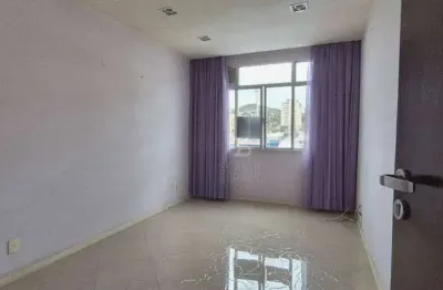 Apartamento de 2 quartos no bairro chic, vazio, todo reformado, pronto para morar.