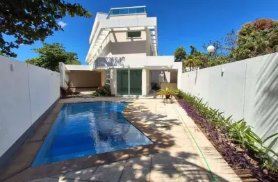 Casa triplex no picolé de camboinhas com 4 suítes, fino acabamento, 3 vagas. piscina e churrasqueira.