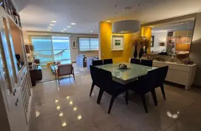 Apartamento de 4 quartos (transformado em 2 amplos quartos), closet, vistão mar, alto luxo, sol manhã, 4 vagas marcadas.