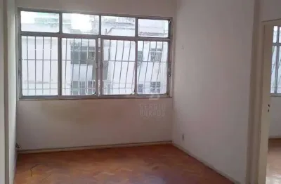 Apartamento de 2 quartos no miolo de  icaraí, vazio, sol da manhã.