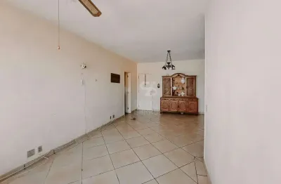 Apartamento de 3 quartos, 1 suíte, próximo da praia, andar alto, muito amplo, 1 vaga.
