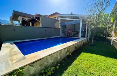 Casa alto padrão 4 dormitórios com piscina em condomínio fechado