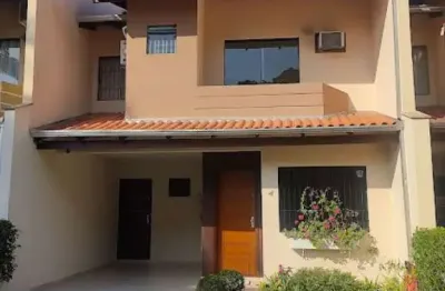Casa em condomínio fechado à venda na rua benjamin constant, 1420, américa, joinville por r$ 690.000