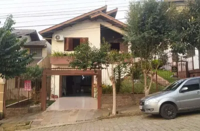 Excelente casa semimobiliada no bairro santa lúcia com 3 dormitórios s