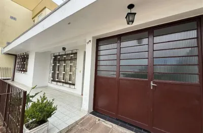 Casa semimobiliada no bairro presidente vargas.imóvel cont