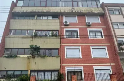 Apartamento semimobiliado no bairro pio x com 110m² de área privativa.