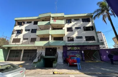 Apartamento semimobiliado com 83m² de área privativa.imóve