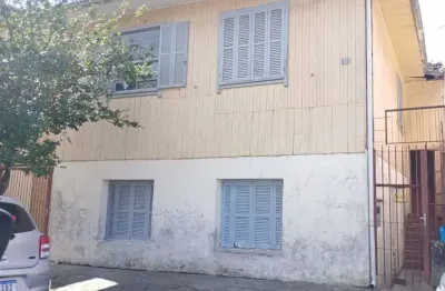 Casa mista á venda no centro de caxias do sul! parte super