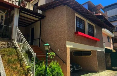 Casa com 4 quartos à venda, 238 m² por r$ 799.000 - centro - juiz de fora/mg