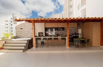 Viva como em uma casa: apartamento com área externa privativa e jacuzzi