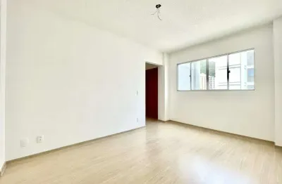 Apartamento com 2 quartos para alugar, 61 m² por r$950,00/mês - democrata - juiz de fora/mg