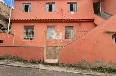 Casa com 3 quartos para alugar na Travessa Clério Bortoli, Jardim Glória, Juiz de Fora
