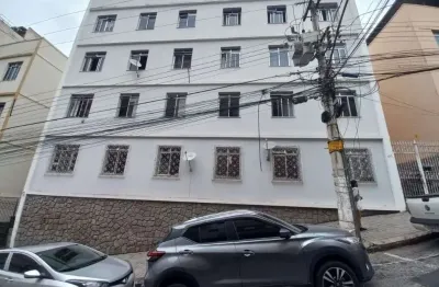 Apartamento com 3 quartos para alugar no Centro, Juiz de Fora 