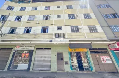 Casa para locação com 3 quartos, área de churrasco e vista privilegiada em frente à praça do bandeirantes