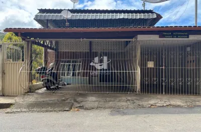 Casa com 3 quartos para alugar na Rua Simão Gabriel Sffeir, Borboleta, Juiz de Fora