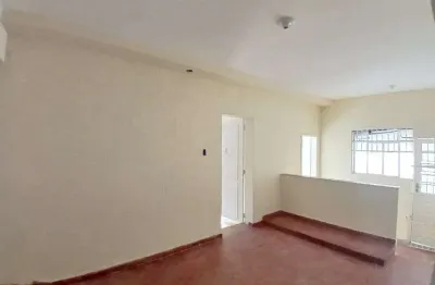 Casa com 2 quartos para alugar no Vitorino Braga, Juiz de Fora 