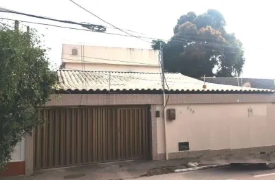 Casa para venda em macaé, centro, 4 dormitórios, 4 suítes, 6 banheiros, 2 vagas