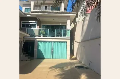 Casa em condomínio fechado à venda no Imboassica, Macaé 