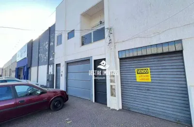 Loja à venda com apartamento no segundo pavimento, 3 quartos sendo 1 suíte,  por r$ 1.300.000 - alto umuarama - uberlândia/mg