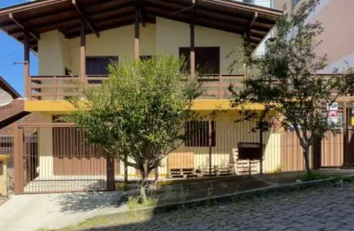 Casa com 3 quartos à venda no Treviso, Caxias do Sul 