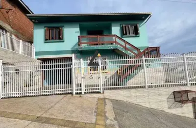 Excelente casa em alvenaria com 2 pavimentos à venda!