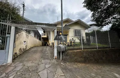Oportunidade! casa de 2 pavimentos com excelente pátio e localização.