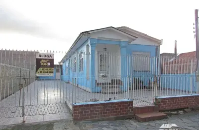 Casa com 3 quartos para alugar na avenida vinte e um de abril, 694, sarandi, porto alegre por r$ 1.900