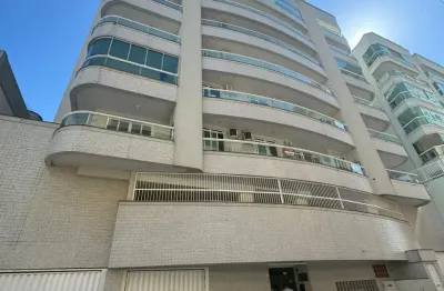 Apartamento mobiliado na quadra mar com 03 dormitórios e 01 vaga!!