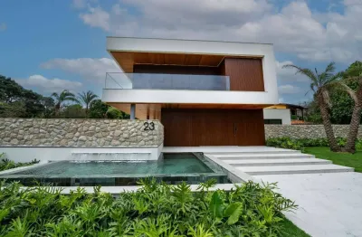Mansão exclusiva em condomínio de alto padrão  - 1.235,51m² de terreno e 1.280m² de área construída