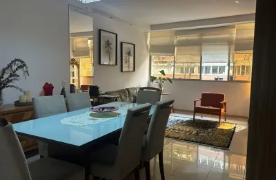 Apartamento reformado de 124m² no leme – infraestrutura completa e vaga de garagem