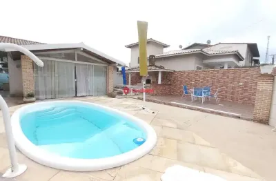 Casa em condomínio fechado com 3 quartos à venda na rodovia amaral peixoto, km 104, praia linda, são pedro da aldeia por r$ 750.000