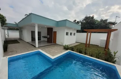 Casa nova na praia com piscina e a 100 metros da praia