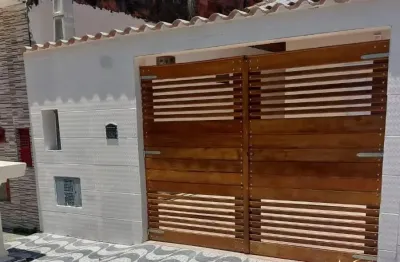 Casa nova na praia perto de toda a infraestrutura de comércios, serviços e transporte