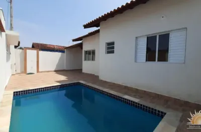Linda casa na praia de alto padrão com piscina e churrasqueira