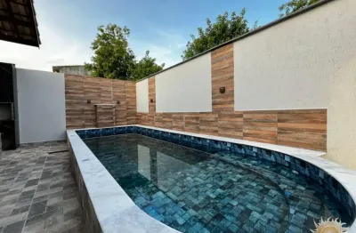 Linda casa na praia lado praia com piscina e churrasqueira