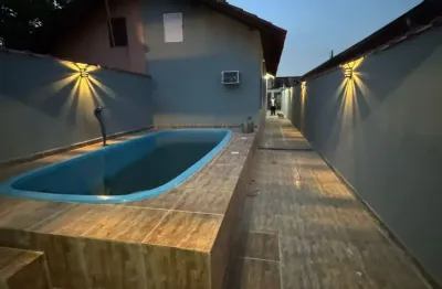 Linda casa na praia com piscina com e área gourmet com churrasqueira