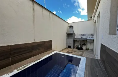 Linda casa na praia em condomínio com piscina e churrasqueira privativas