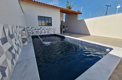 Linda casa na praia a apenas 300m do mar com piscina com cascata e área gourmet