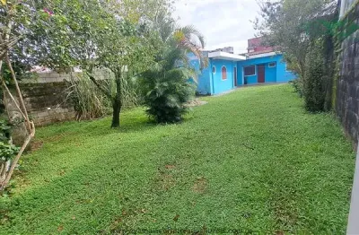 Casa na praia em terreno com 270m² - ótima região residencial e pavimentada