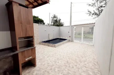 Casa na praia em rua pavimentada a 600m do mar - piscina e churrasqueira