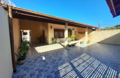 Linda e ampla casa na praia do sonho - 03 quartos/ 03 salas/ 03 banheiros/ 03 vagas de garagem