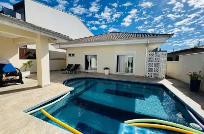 Casa plana averbada com piscina, salão de jogos e churrasqueira no bairro itaum, joinville/sc