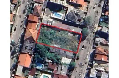 Terreno à venda na Rua Teixeira de Freitas, 747, Santo Antônio, Porto Alegre