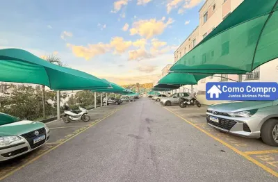 Apartamento reformado com móveis planejados e vaga coberta